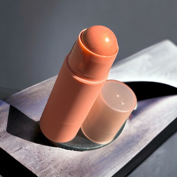 Huda Beauty Cheeky Tint - Picture 2 of 16